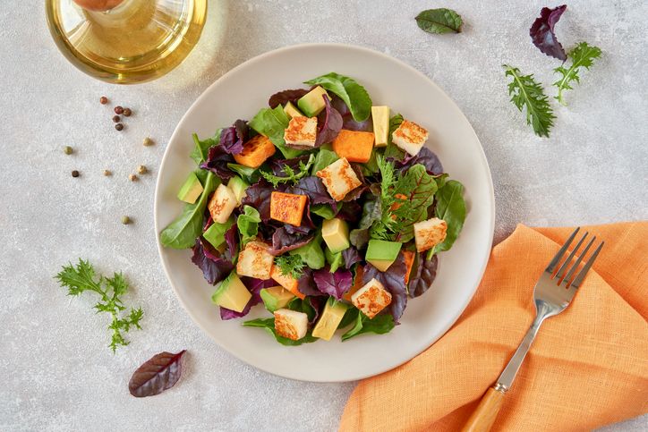 Salade de halloumi grillé au potiron et à l'avocat